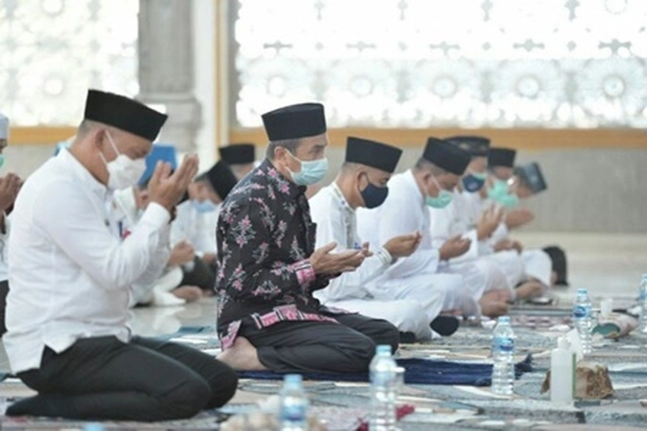 Kasus Covid-19 Tembus 8.086, Gubri Salat Hajat