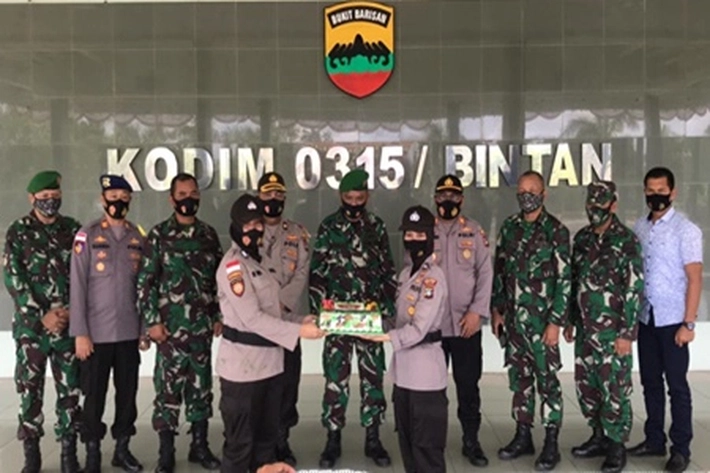 Polres Bintan Buat Kejutan di HUT TNI Ke-75