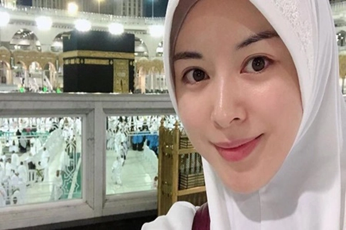 Ayana Moon Jadi Mualaf Belajar Agama Islam di Malaysia