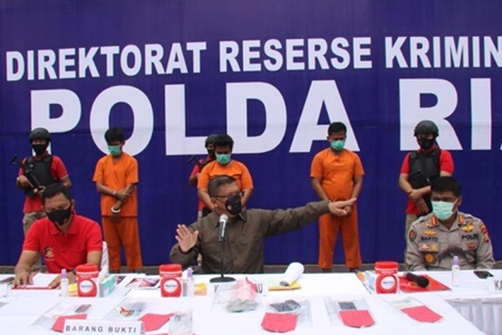 Polisi Bongkar Kasus Pembakaran Strada Triton
