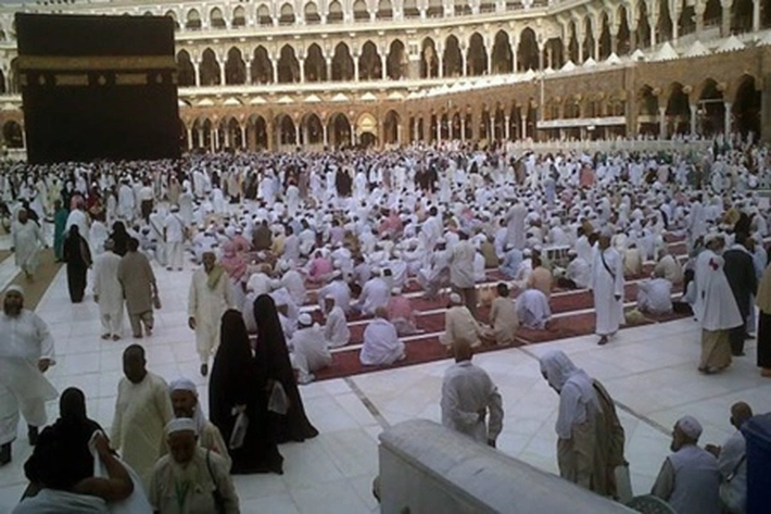 Arab Saudi Buka Kembali Sholat Berjamaah di Masjidil Haram