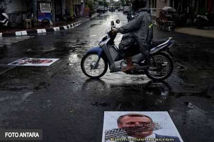 Jokowi Kecam Pernyataan Macron Soal Islam
