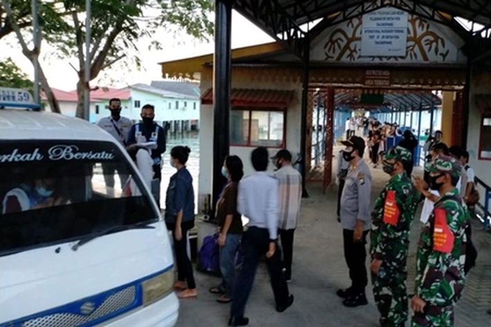 Koramil Pantau Kedatangan WNI di Pelabuhan Sri Bintan Pura