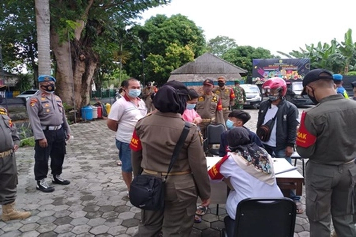 Propam Polres Tanjungpinang Awasi Penerapan Penegakan Disiplin Protkes