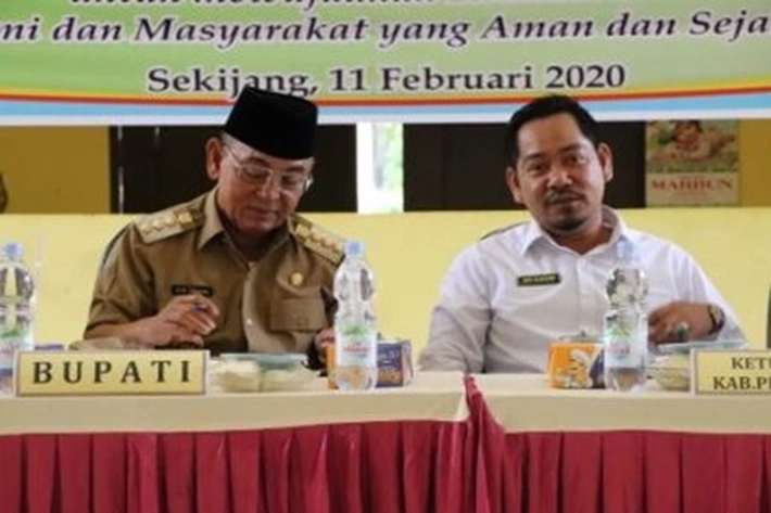 Bupati Harris Salurkan Kartu Tani Pupuk Bersubsidi