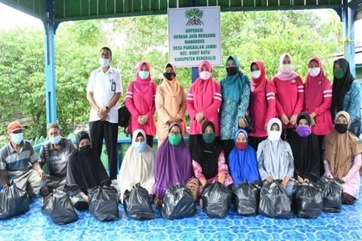 HUT DPW Bengkalis Ke-21 Berbagi Paket Sembako