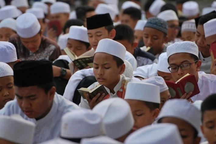 Ratusan Santri Istighosah, 'Doakan Gubri Sembuh'