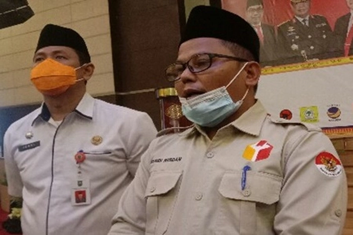 Bawaslu Periksa Pria Siak Berfoto dengan Uang dan Pegang Atribut Paslon