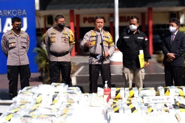 Polisi Tangkap Pelaku Penyeludup Narkoba, 'Sabu dan Ekstasi Dimusnahkan'