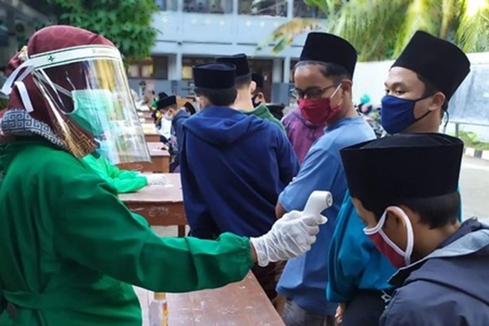 Pesantren Dibayang-bayangi, 'Virus Corona Dimana-mana'
