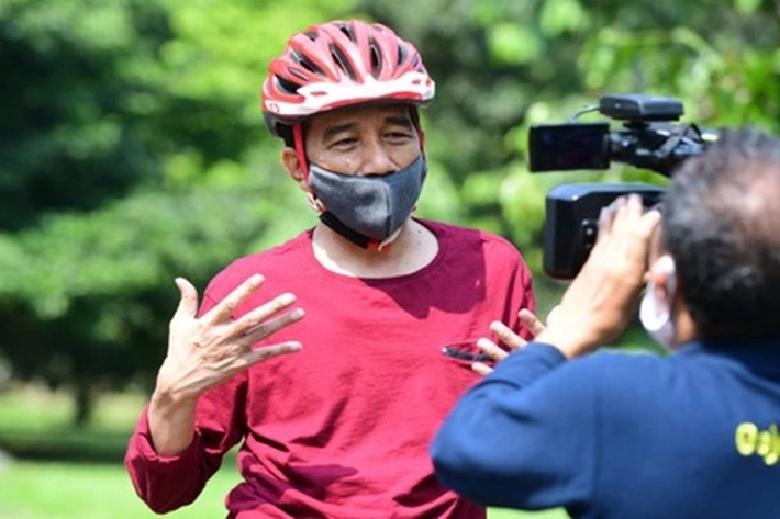 Usai Berolahraga Sepeda Presiden Jokowi Tanggapi FPI, 'Aparat Wajib Lindungi HAM'