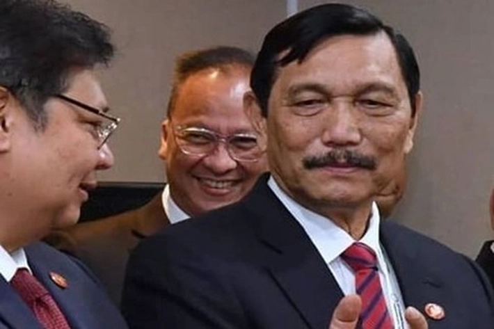 Luhut: Presiden Mau Disuntik Vaksin Ramai-ramai dengan Rakyat