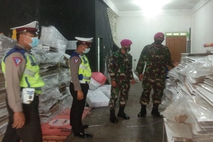 Polisi Tetap Siaga Amankan Kantor KPU Usai Pemungutan Suara