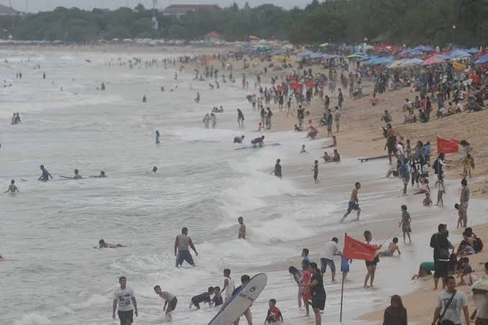 Liburan Panjang Ramai-ramai ke Bali, Luhut: Patuhi Aturan PCR