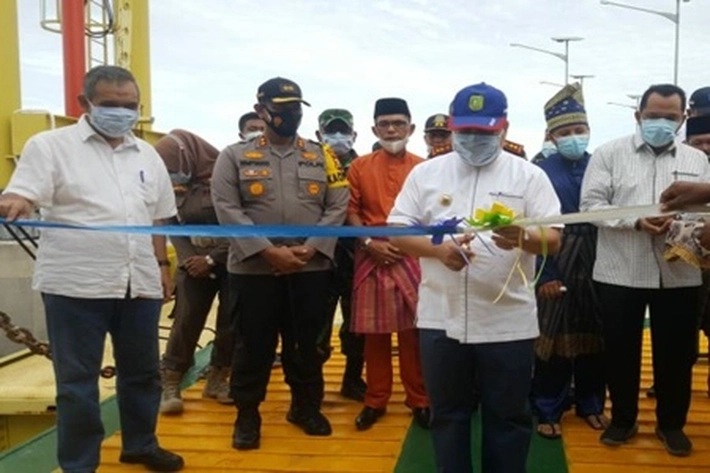 Di Hari Jadi Kabupaten, Bupati Irwan Resmikan Operasi Pelayaran KMP