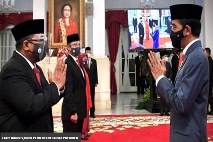 Jokowi Rombak dan Lantik Enam Menteri
