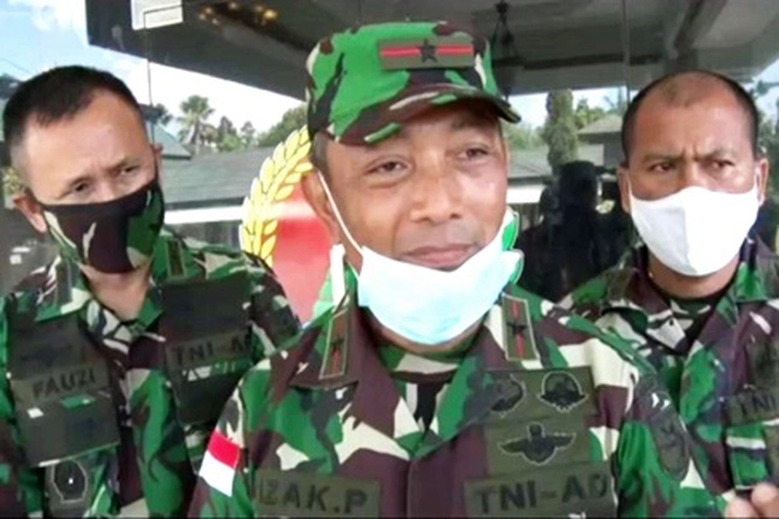 TNI Temukan Warga Ibadah di Bawah Pohon