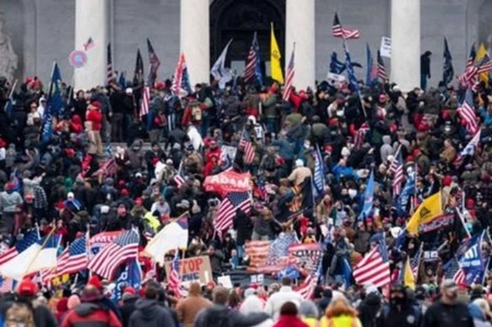 Pendukung Trump Menyerbu Gedung Capitol, Biden: 'Ini Pemberontakan'