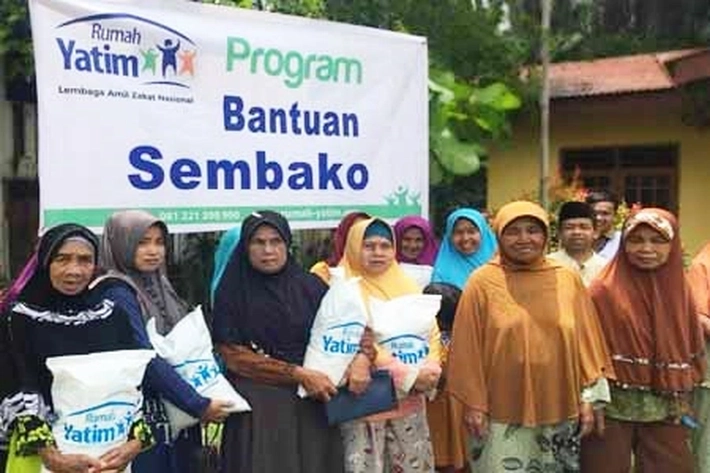 Rumah Yatim Bantu Sembako untuk Lansia Prasejahtera