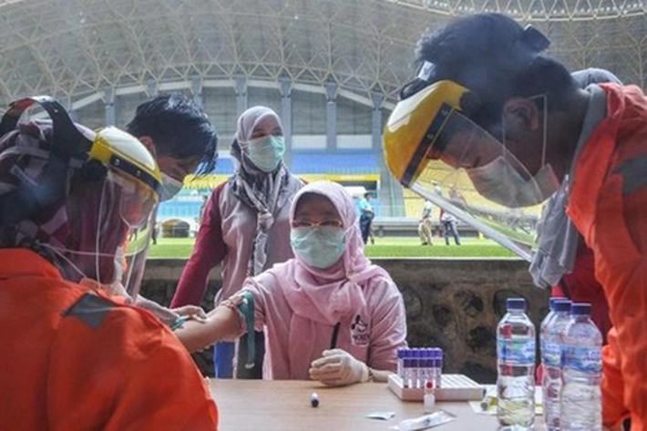 Riau Distribusikan Vaksin ke Daerah, Diprioritaskan Bagi 'Warga Rentan'