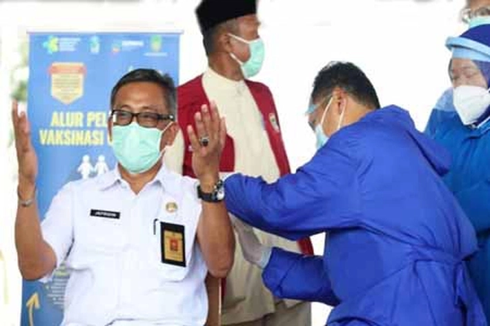 Pasien Covid-19 di Batam Bertambah, Sejumlah Pejabat 'Divaksinasi Corona'