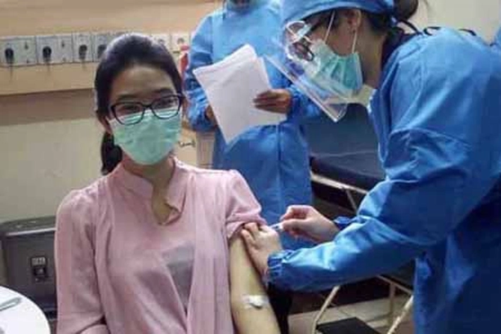 Puluhan Tenaga Kesehatan Pekanbaru di Vaksin Sinovac