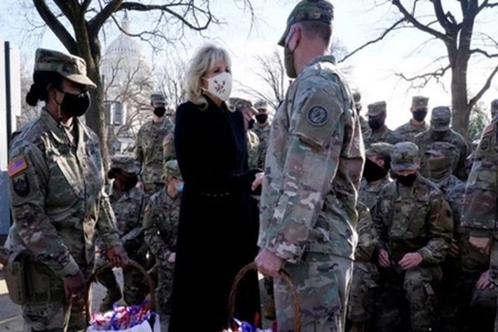 Ibu Negara Jill Biden Temui Pasukan Garda Nasional yang Telantar