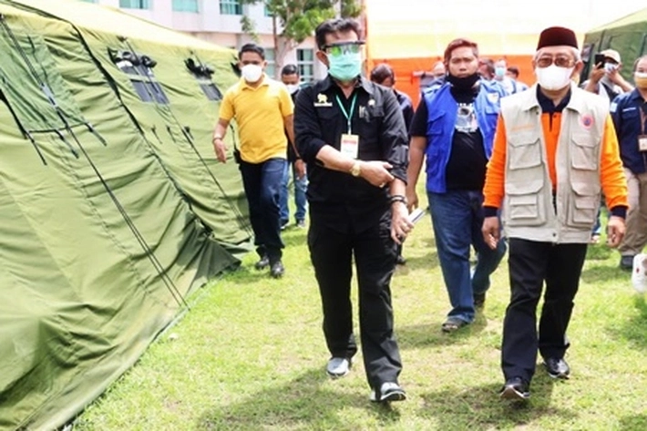 Mentan Dampingi Gubernur Lihat Proses Penanganan Bantuan Pascabencana
