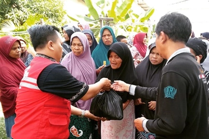 Rotte Foundation Salurkan Paket Sembako, Untuk 'Keluarga Dhufa dan Kurang Mampu'