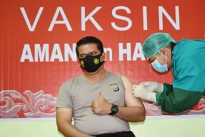 Kapolres Inhu AKBP Efrizal SIK Ajak Warga Vaksinasi