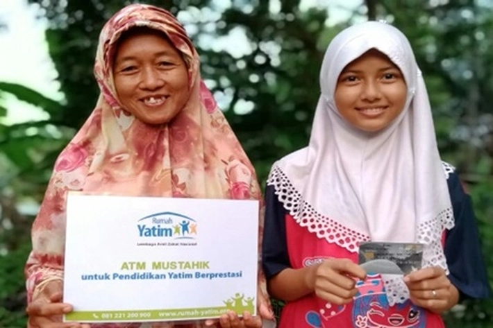 Rumah Yatim Bantu Siswa Berprestasi Asal Riau