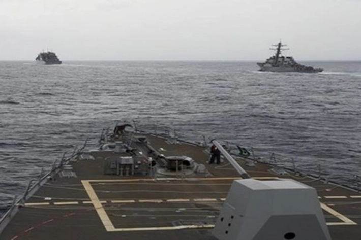 Kapal Perang AS Melintasi Laut China Selatan