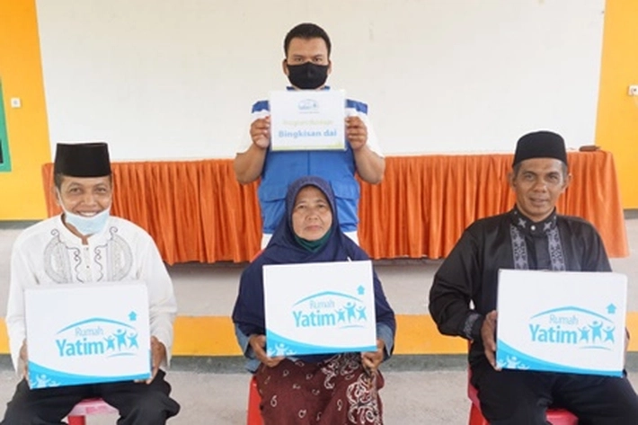 Rumah Yatim Berikan Bantuan Sarana Publik Mushola Nurul Hidayah dan Santunan Da’i Desa Pambang Pesisir Riau