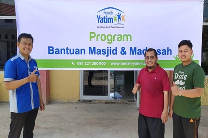 Rumah Yatim Salurkan Bantuan Untuk Pembangunan Masjid Raudhatul Jannah Pekanbaru