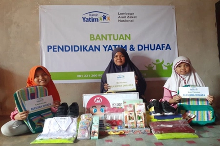 'Rumah Yatim' Bantu Yatim Piatu Beasiswa Dhuafa dan Peralatan Sekolah
