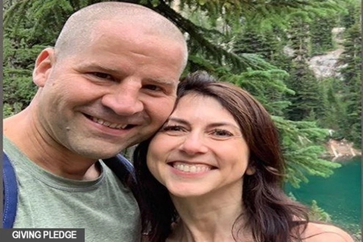 Perempuan Terkaya dan Dermawan, Mackenzie Scott Menikahi Guru
