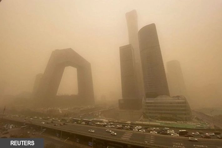 Badai Pasir Melanda Beijing, Kondisinya Seperti 'Kiamat'