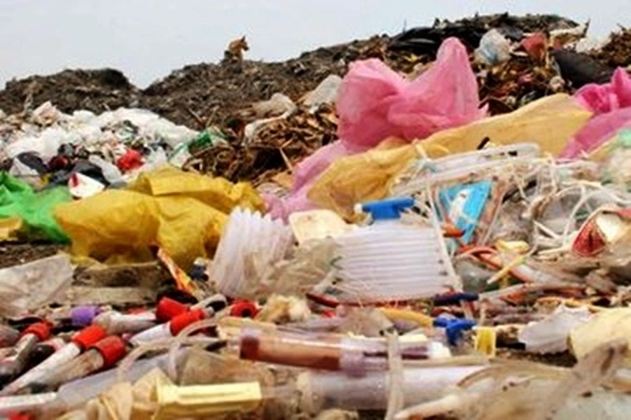 Kadiskes M Noer 'Kutuk Keras' Aksi Membuang Sampah Limbah Medis Sembarangan