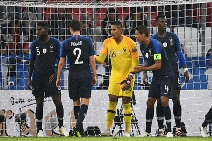 Kiper Prancis Alphonse Areola Diincar Roma dan Milan