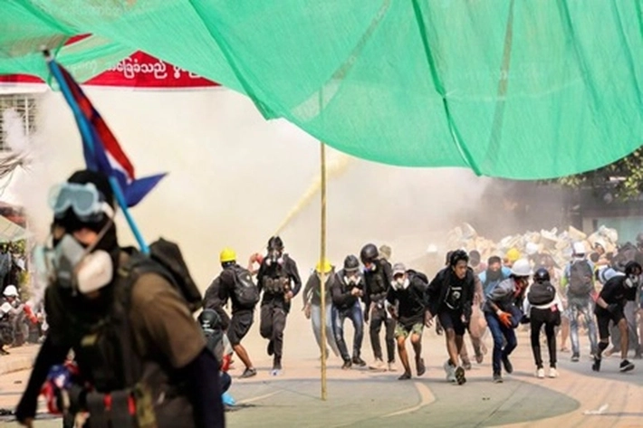Belasan Demonstran di Myanmar Ditembak Mati