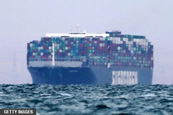 Terusan Suez Sudah Bisa Dilewati, Kapal Kontainer Kandas 'Diselidiki'