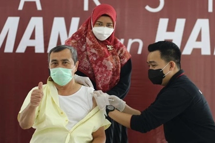 Gubernur Syamsuar Himbau Jangan Takut di Vaksin, Karena 'Tidak Ada Reaksi atau Gejala'