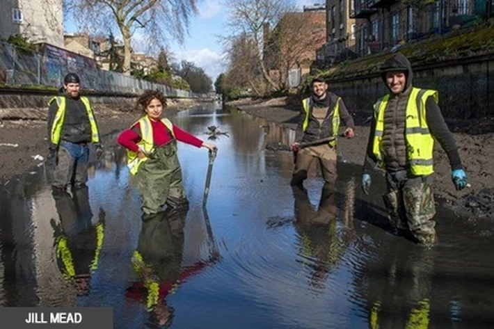 Saluran Kanal Hertford Union Dikeringkan, Banyak Ditemukan 'Harta Karun'