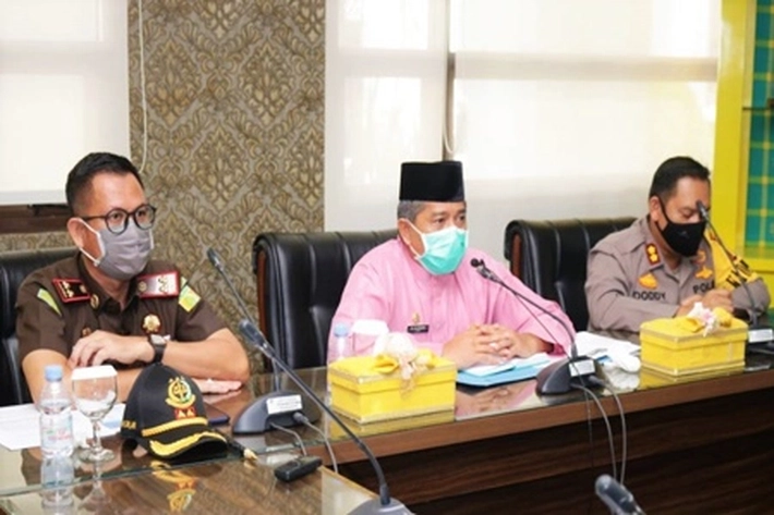 Bupati Siak Alfedri Pimpin Rapat Evaluasi Penanganan Penularan Covid-19, Karena 'Kasus Corona Meningkat'