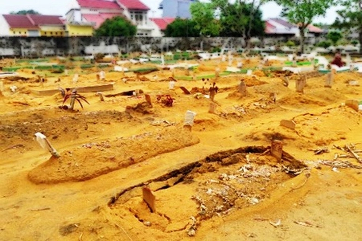 Hujan Deras Buat 'Pemakaman Umum' Ikut Amblas