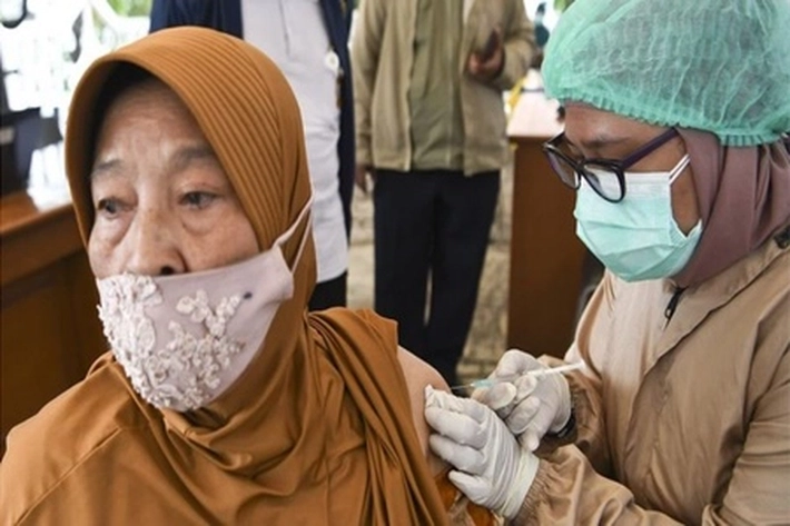 Masih Banyak Lansia Belum Divaksin, Karena 'Bingung Proses Daftar Hingga Cemaskan Efek Samping'