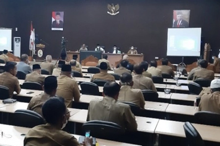 Bupati Pelalawan Zukri Misran Pimpin Rapat Penanganan Covid-19 Bersama OPD