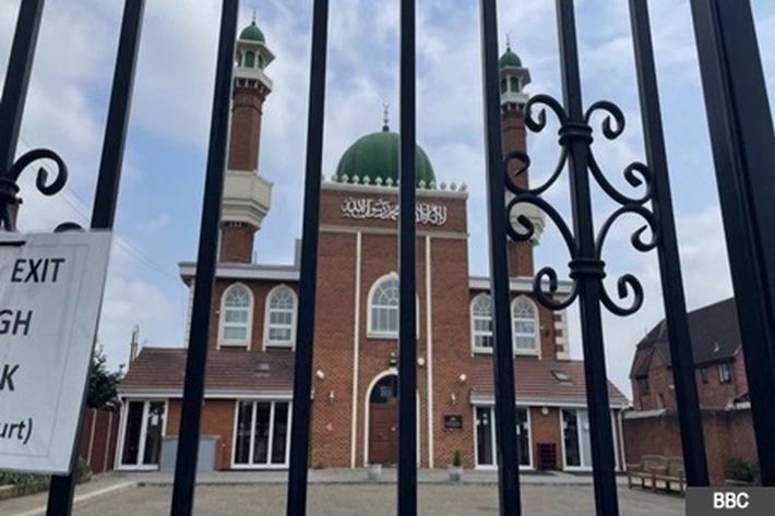 Bulan Ramadhan di Inggris: Mengapa Beberapa Masjid Tidak Izinkan Perempuan Untuk Sholat?