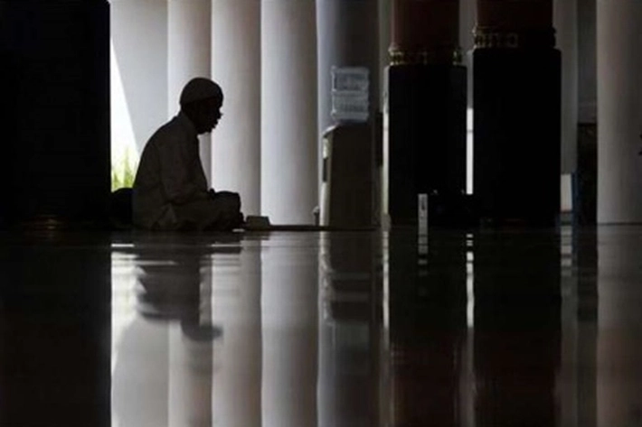 KH Cholil Nafis: Muslim Sebaiknya Menunaikan Itikaf ke Masjid Ketimbang Belanja