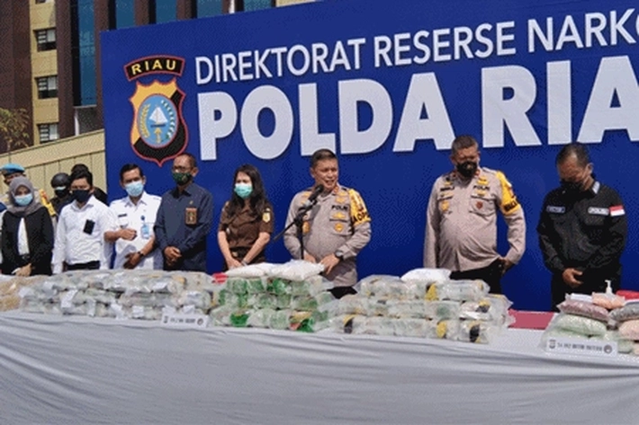 Polda Riau Musnahkan Puluhan Kg Sabu dari Malaysia 